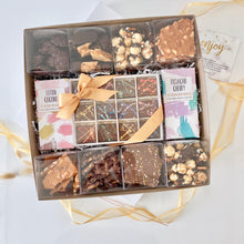 Load image into Gallery viewer, Gift Box Large - Choose 8 Cubes + 2 Chocolate Bars
